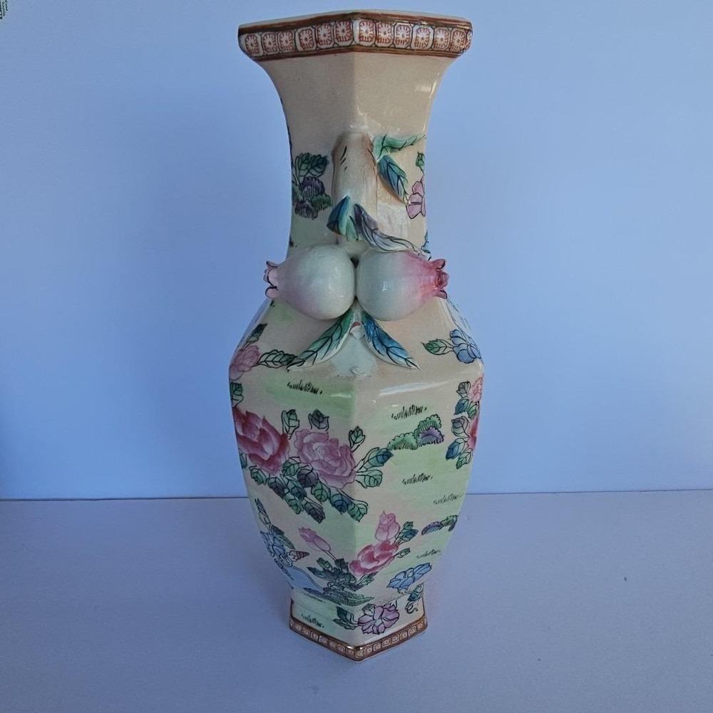Vtg Chinoiserie Famille Verte Pink Polychrome Vase Hunting Dogs Pomegranate 1958 - Picture 9 of 16